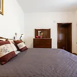 Sos Candhaleris By Interhome *