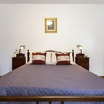 Sos Candhaleris By Interhome