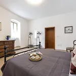 Sos Candhaleris By Interhome *