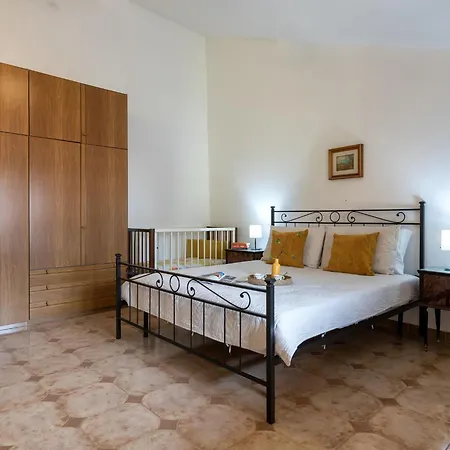 Sos Candhaleris By Interhome *