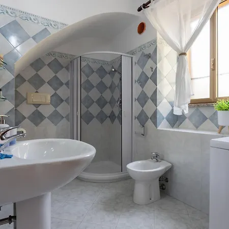Sos Candhaleris By Interhome